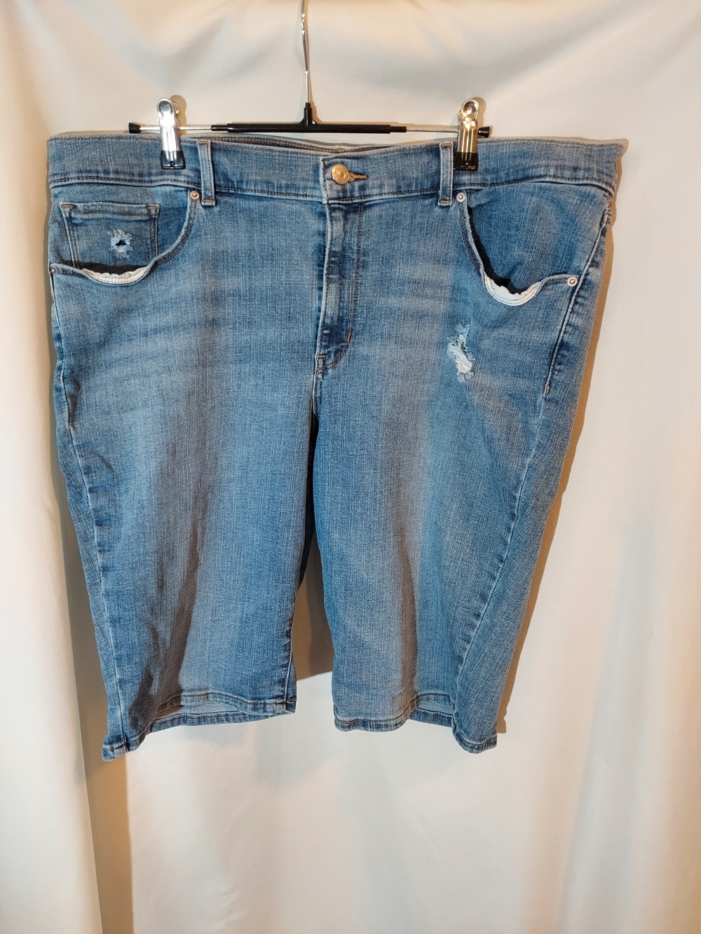 Levi's Light Blue Distressed Women's Jean Bermuda Shorts 34